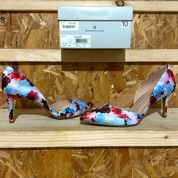 Gorgeous pumps with floral design. - Picture 1 of 2
